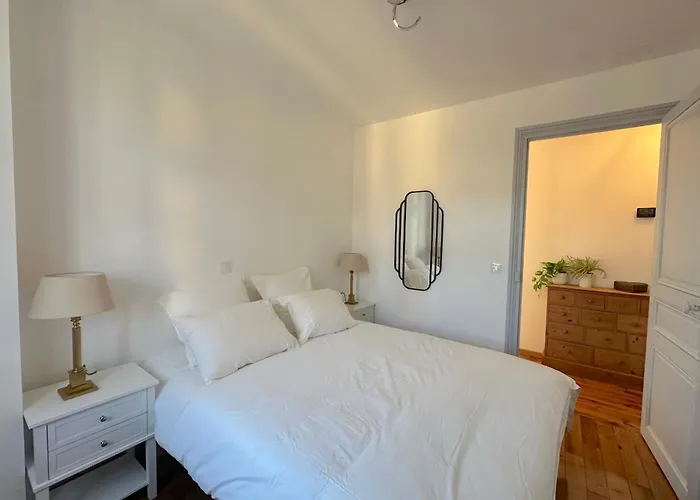 Chopins In The Heart Of Historic District Apartment